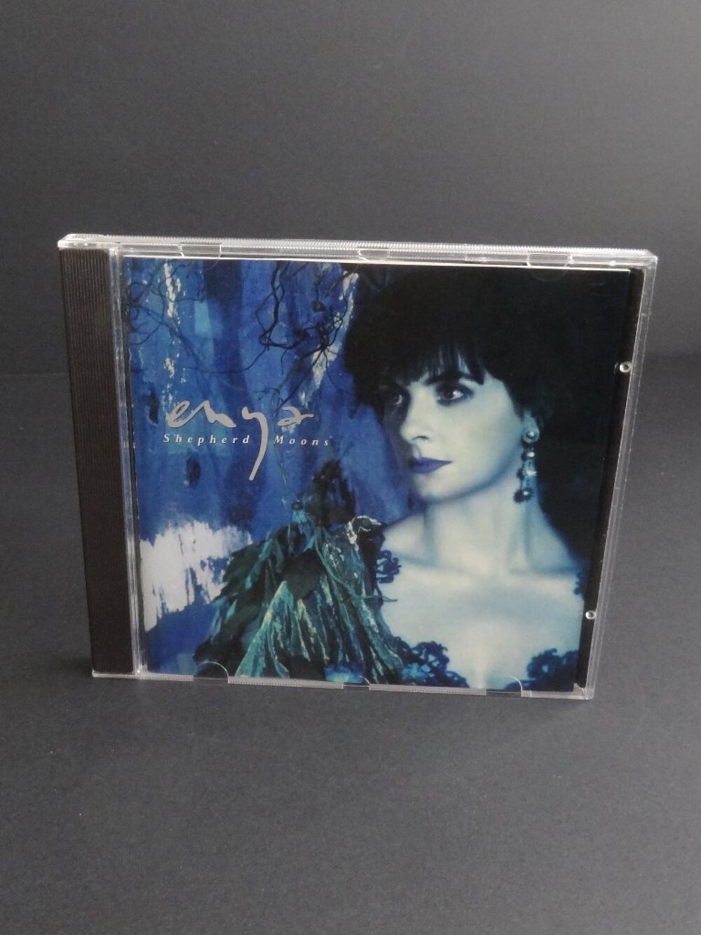 ENYA ~ Shepherd Moons ~ CD Disc ~ Credits & LYRICS ~ Like NEW